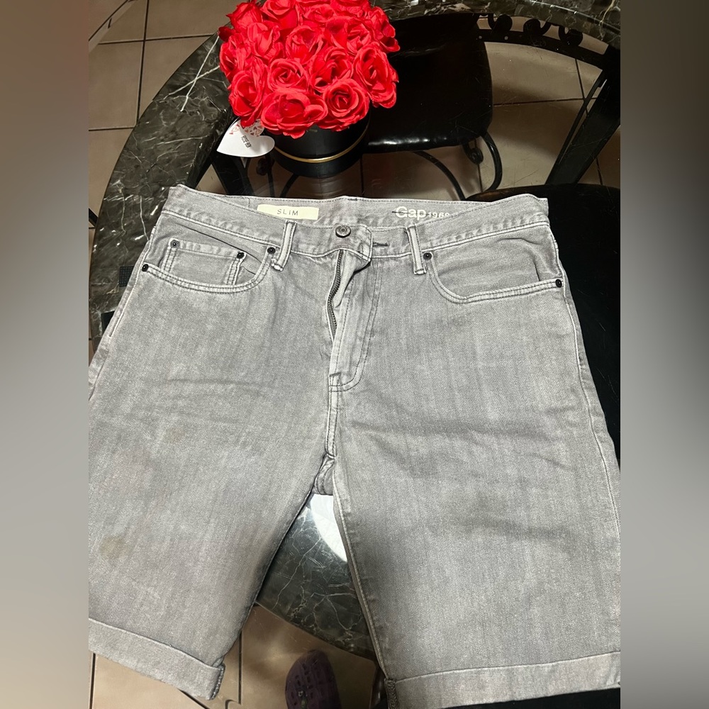 Gap Men’s, SLIM DENIM Jean SHORTS, waist 33, preowned, stain on right thigh